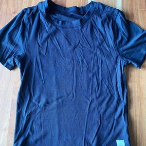 Vuori Pose Fitted T-Shirt